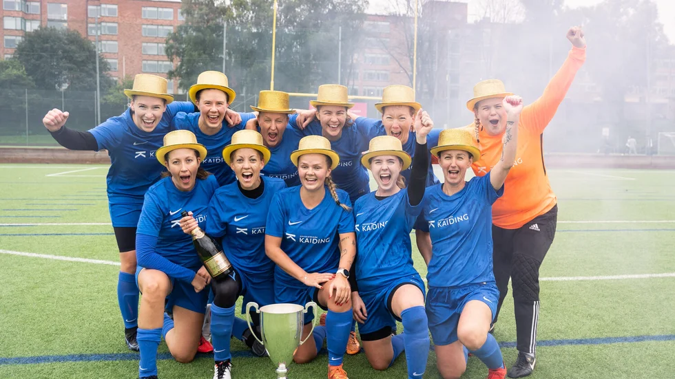 Glädjeyra för Advokatbyrån Kaiding efter SM-guldet. 