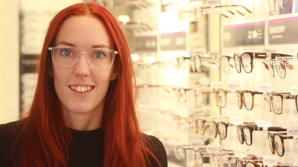 Lisa Ekman är ny butikschef på Synoptik i Hultsfred. "Väldigt roligt och utvecklande jobb", säger hon.