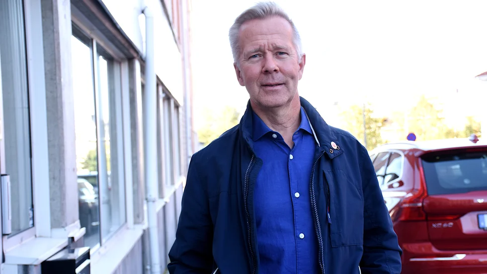 Mats Taaveniku (S) vill att en oberoende revision ska göras av det nya badhuset. 