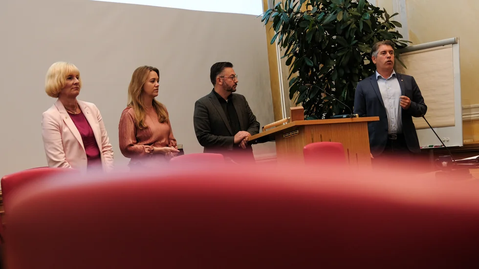 Åsa Wennergren (L), Denisé Cassel (KD), Muharrem Demirok (C) och Niklas Borg (M) presenterade sin trygghetssatsning i Stadshuset under måndagen.