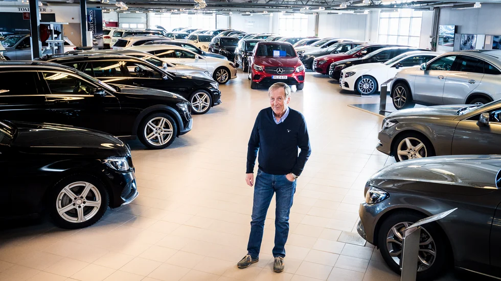 Åke Eriksson har jobbat som bilhandlare i många år. För ett par år sedan slutade han sälja Mercedes och nu har det bolag han haft sedan 1985 försatts i konkurs.