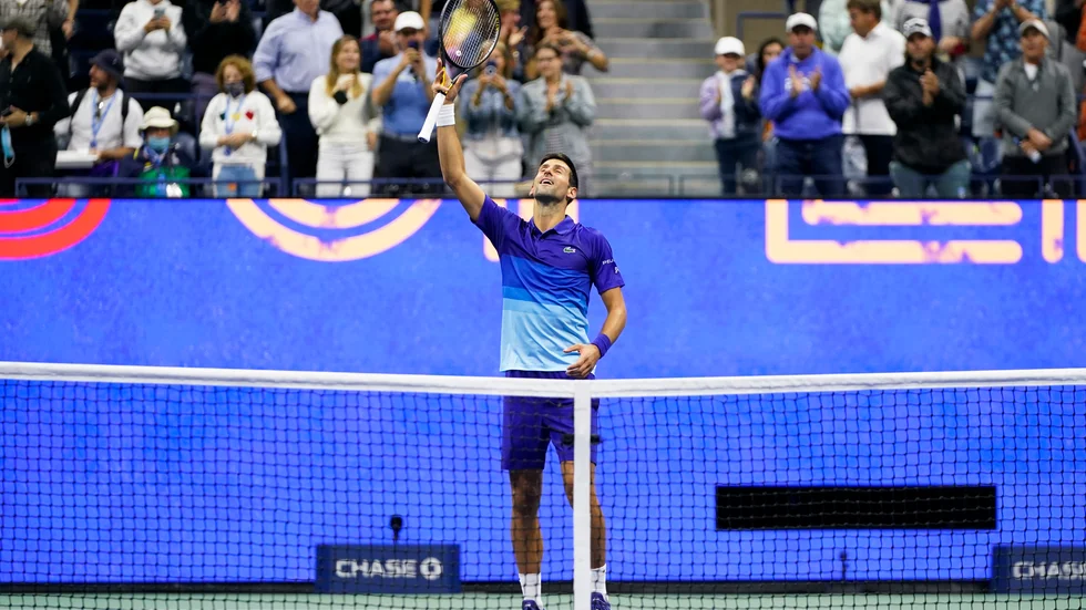Novak Djokovic jublar efter segern mot Tallon Griekspoor.