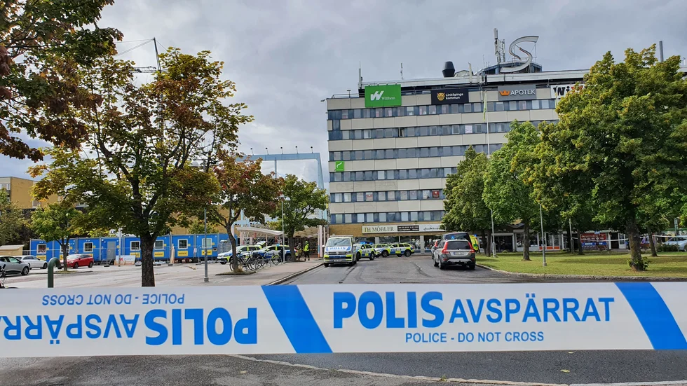 Det var vid lunchtid i onsdags som en 30-årig medlem i det kriminella mc-gänget Bandidos sköts till döds på en restaurang i Skäggetorps centrum. 