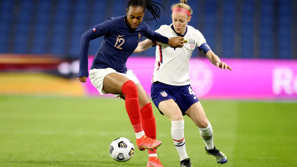 Frankrikes anfallare Marie-Antoinette Katoto (till höger) en av målskyttarna i 11–0-segern. Arkivbild.