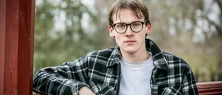 Isak sträcker ut sin hand till de som inte längre orkar med livet – "Ju längre tiden går desto mer läker man"