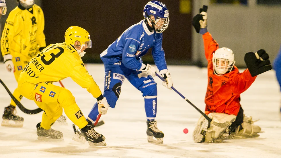 Vincent Trygg vaktade målet när Åby/Tjurade gästade IFK Motala i elitserien säsongen 19-20. Nu är 19-åringen klar för spel i IFK.