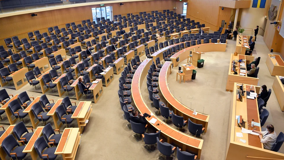 Det finns ett brett stöd bland partierna för skärpningar av ersättningar för riksdagspolitiker. Arkivbild.