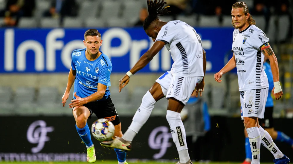 Joseph Colley och Tim Björkström under Sirius match mot Halmstad.