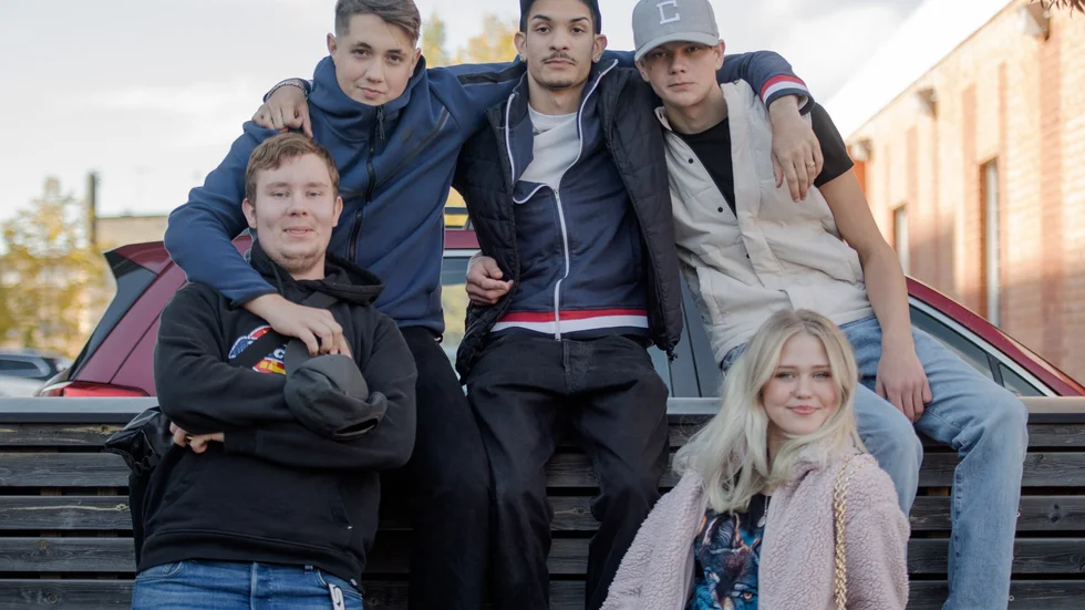Ungdomarna är glada och kan nu gå ut för första gången utan restriktioner.Viktor Björnerud, 18, Emil Scott, 18, Max Lundquist 18, Douglas Bäckström, 18, Ingrid Järdersten, 16.