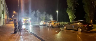 Bil totalförstördes i brand i Katrineholm under natten: Brandfarlig vätska tagen i beslag