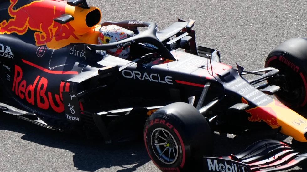 Max Verstappen under träningskörningen i Ryssland.
