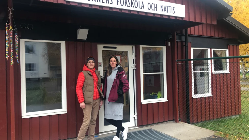 Helena Lundkvist, rektor, och Isabell Öberg Oskarsson, förskolepedagog, konstaterar att pandemin inte är över än och att försiktighetsprincipen är viktig. 