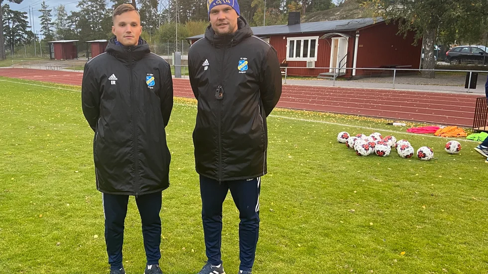 Erik Risberg och Anders Pense utgör Viljans ordinarie tränarteam, men duon får regelbundet assistans av andra kvalificerade krafter i form av Christos Kurlos och Johan Bennäs.