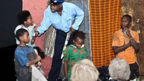 GLOBTEATERN. Sex begåvade amatörskådespelare från Afrikas största soptipp, Dandorra i Nairobi, berörde den fullsatta Pelarsalen med pjäsen My Life.