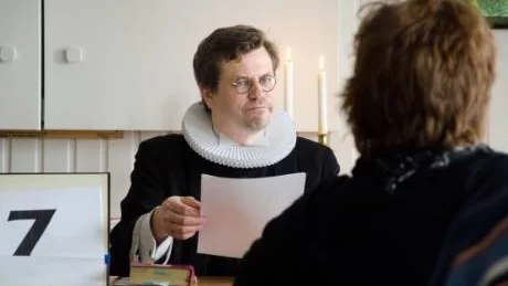 Foto: Håkan Zerpe
DOMARE. Mogens Amstrup Jacobsen, präst i Gunnarsbyns församling, hade en del riktigt kluriga frågor på programmet.