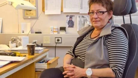 SLÅR HÅRT. Karin Mogemark anser att om förändring av Lov skulle bli verklighet slår det hårt mot personal, kunder och Harads som ort. Foto: Roger Larsson