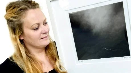 NATT PÅ BERGET. Några av fotografierna till Viveka Östermans utställning Hårga är fotograferade med lång slutartid på natten när hon flydde nedför Hårgaberget.
