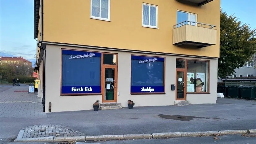 En omfattande vattenskada gör att fiskbutiken Marcuskräftan i Tannefors måste hålla stängt i åtskilliga veckor framöver.