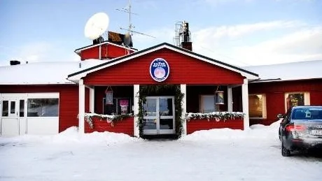 HOTELLSPOLNING. Dan Fjällström säger att när det är fullt på hotell Silverhatten och alla spolar samtidigt på toa så drabbas hans källare av översvämning.