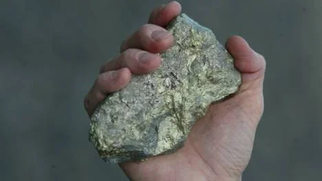 Den mineralvgift som gruvbolagen får betala idag är så låg som 0,2 procent på mineralvärdet.