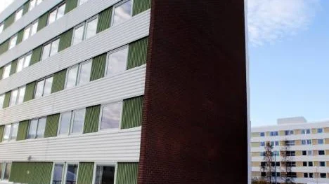 Många lägenhetssökare i Piteå går i väntans tider. Mycket nytt är på gång, närmare bestämt 400 nya lägenheter, men det kommer dröja minst 1,5 år innan de första av dessa bostäder står inflyttningsklara.