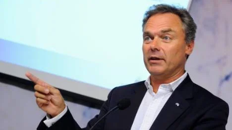 Regeringen, med utbildningsminister Jan Björklund i spetsen, har tillsatt en enmansutredning för att kartlägga kommunaliseringens effekter på den svenska skolan.