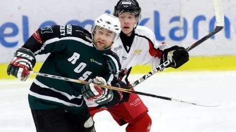 Simon Bergner gjorde tre mål när Rosvik besegrade Brooklyn i division 2-hockeyn med 9-6.