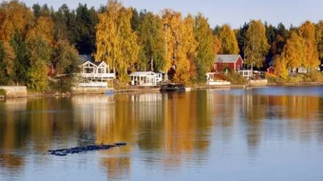 Rester från den gamla bron i Böle utgör en fara för båttrafiken. Enligt bybor har flera incidenter ägt rum under åren och nu vill man att hindren tas bort en gång för alla.