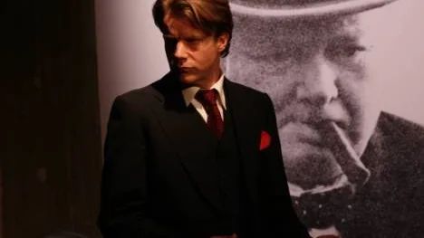 På måndag kommer Kalle Westerdahl till Arjeplog och ger en föreställniong  av sin självbiografiska monolog "Man i djungeln".