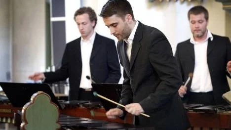 Varierat. Fable spelade såväl ragtime som ett extranummer om saltgurka(!). Marimba och vibrafon fanns bland instrumenten, liksom vattenkokare och schackspel.