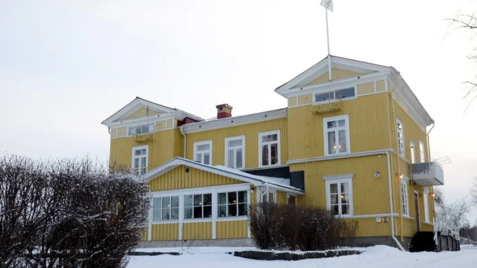 Säljs. Nu säljs Grytnäs herrgård i Kalix-Nyborg. Nya ägaren vill starta flyktingboende i vandrarhemmets lokaler.