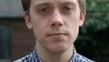 Owen Jones, född 1984, är författare, debattör och kolumnist i The Guardian och slog igenom med sin första bok "Chavs. The Demonizaion of the Working Class" (2011). Nu är han aktuell på svenska med boken "Etablissemanget - Och hur de kommer undan med allt"