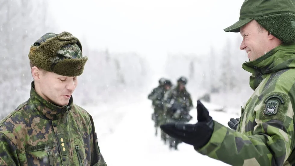 Starkare band. Kapten Juhan Massinen från Jaeger brigade i norra Finland och bataljonschef Anders Landewall från I19 tror båda på ett utökat svensk-finskt samarbete de kommande åren.