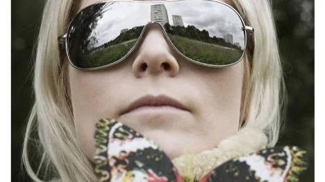 "Jag tycker att det är spännande att försöka berätta saker med så små medel som möjligt", säger Karin Dreijer Andersson som är sktuell med soloprojektet Fever Ray.