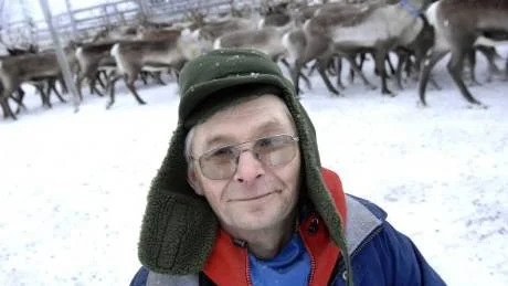 SER REDAN FÖRÄNDRINGAR. Bertil Kielatis är ordförande i Sveriges största sameby, Sirges. Han ser redan stora skillnader i väderleken och befarar en svårare betessituation i framtiden.