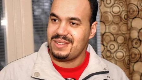LYCKLIG PAPPA. När Sameh Abualkhair på fredagen skulle åka ned och hämta sin familj på Arlanda gick bilen sönder någonstans mellan Umeå och Örnsköldsvik. Som genom ett mirakel lyckades han ändå nå Arlanda, bara en timme efter att familjen hade landat. Återföreningen blev ett riktigt kramkalas.