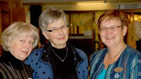 CHEFS-TRIO. I fredags var det stort kalas på Harads vårdcentral som fyller 25 år. På plats fanns Inga-Lisa Öhrvall, enhetschef, Margareta Englund, första chefen för vårdcentralen i Harads och Elisa Lindgren, verksamhetshef för Harads och Erikslunds vårdcentraler.