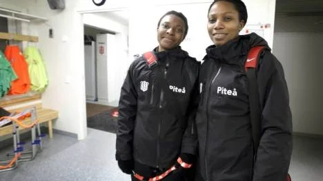 Rebecca Kalu och Onome Ebi trivs bäst inomhus. Piteås nigerianska fotbollsspelare gillar inte kylan. "Jag längtar hem" säger Onome - men hon kan tänka sig att komma tillbaka om kontraktet är bra.