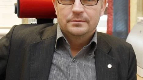 "Främlingsfientlighet är ett stort problem på skolan. Vi har några som visar det öppet och många som bara tittar på utan att säga ifrån", säger Nicklas Häggström, rektor vid Älvåkraskolan.