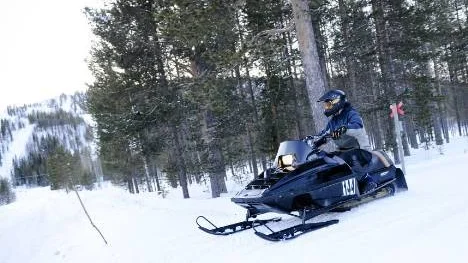 Tomas Andersson, Arvidsjaur, med sin Polaris Indy 600 -83 ser fram emot lördagens lopp.