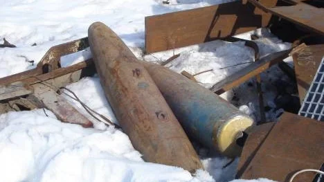 De bombliknande föremålen är en meter långa och patronformade.