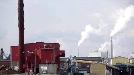 I och med sågens nedläggning på Lövholmen stoppas även driften av biovärmepannan inne på området - ett faktum som kostar Setra Group upp emot 30 miljoner kronor i utgifter för kontraktsbrott.
