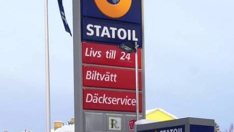 Nästa år kan skoterförare köra ända fram till Statoil i Arvidsjaur och tanka.