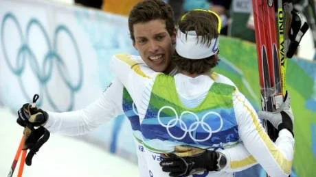 MAGISKA DAGAR. Marcus Hellner har haft ett enastående OS och knep två medaljer under sitt första olympiska spel. Under söndagen blev han 22:a på femmilen och natten till i dag fick han äran att bära den svenska flaggan på avslutningscermonin. "Det  känns jäkligt bra", sammanfattade han tiden i Vancouver.