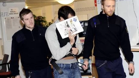 SPRANG. 26-åringen försökte att springa ifrån polisen när han greps. Han hävdar dock att han bara var med för att ta hand om pengarna efter att rånet hade genomförts.