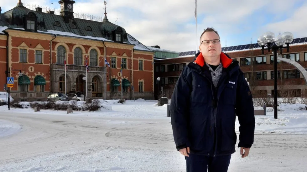 En djupdykning. Haparanda stads personalchef Niclas Asplund skulle gärna titta lite djupare på paradoxen i Haparanda.