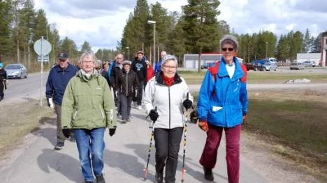 Ingrid Gardfjäll, Karin Nilsson och Molly Matsson pinnade på bra de fyra kilometerna.