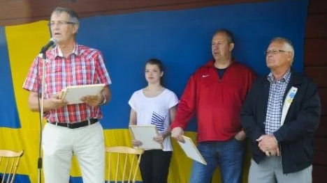 Donald Johansson delade ut idrottspendium på nationaldagen. Adina Rumbutis fick 1500 kronor, Birger Grahn 14000 och Kjell Åke Eriksson förärades med Norrbottens idrottsförbunds guldmedalj.