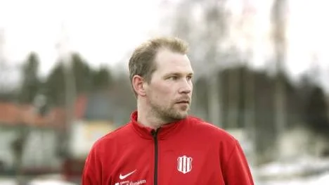 Anders Wallerström, en av Piteå IF:s tränare, tror att laget är på gång. "Det är positivt att vi skapar så mycket". I dag spelar Piteå hemma mot Umedalen. (Arkivbild)