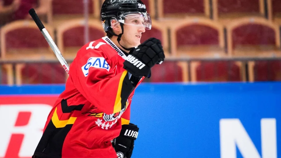 Bill Sweatt blev matchhjälte efter två mål i straffläggningen.